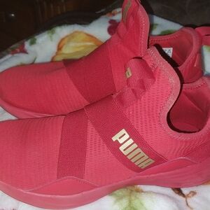 Puma Radiate Mid Training Shoes red size 8